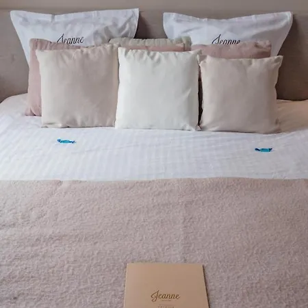 Bed & Breakfast Jeanne 3*