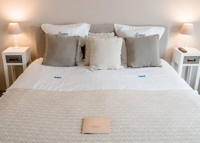 Oda ve Kahvaltı Jeanne 3*